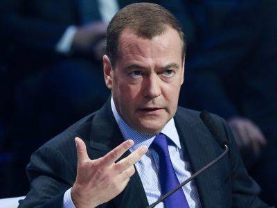 "Во главе этой страны стоят невежественные люди" — Медведев о власти в Украине