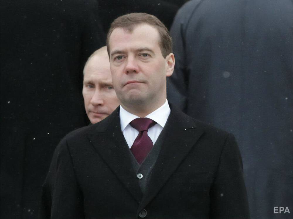 Медведев написал статью о бессмысленности контактов с властями Украины. В ней он назвал Зеленского "вывернутым наизнанку человеком"