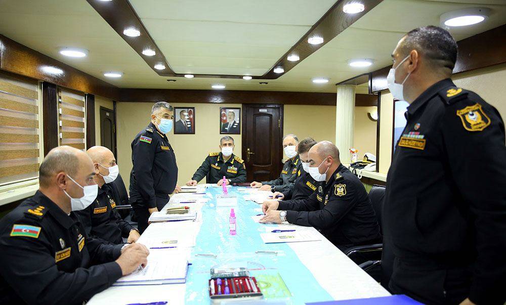 Руководство минобороны Азербайджана ознакомилось с ходом командно-штабных учений ВМС (ФОТО)