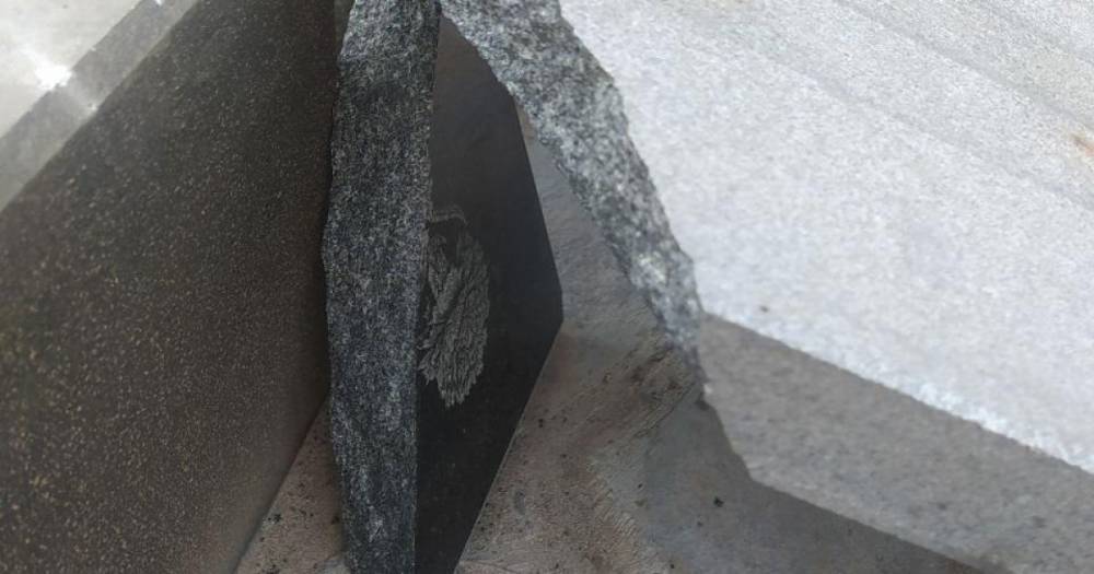 Под Киевом вандалы повредили памятник "Жертвам Холокоста" (фото)