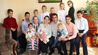 Самая богатая женщина: мама 13 детей из Брестской области о семье и отношении к жизни