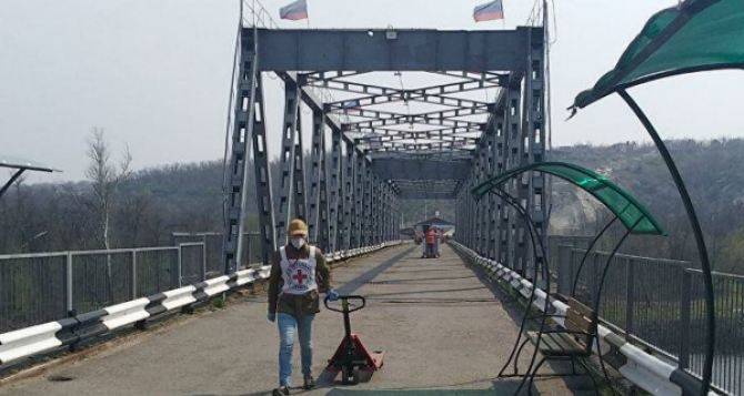 В Луганске разъяснили порядок подачи заявки на выезд через ВПП «Станица Луганская». Выезд осуществляется только по спискам