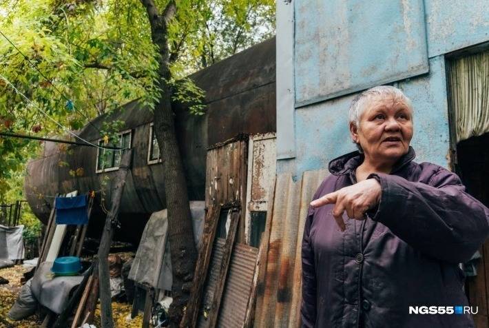 Жительница Омска 35 лет живет в ржавой железной бочке