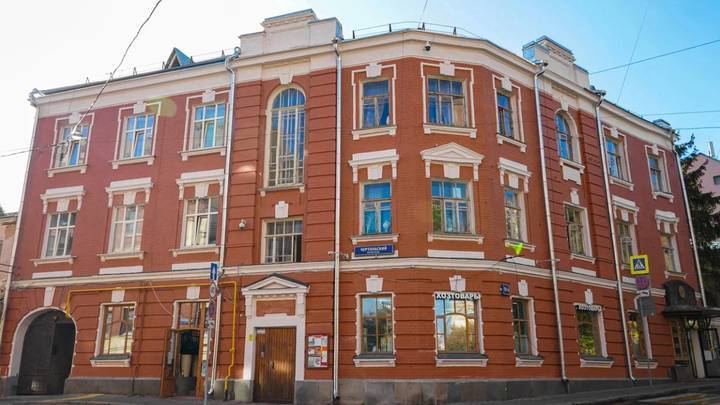 Фасаду дома 1910 года в Гагаринском переулке вернули первоначальный облик