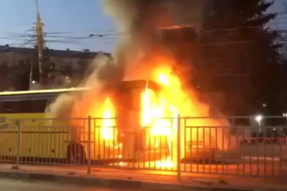 В Ярославле сгорел туристический автобус