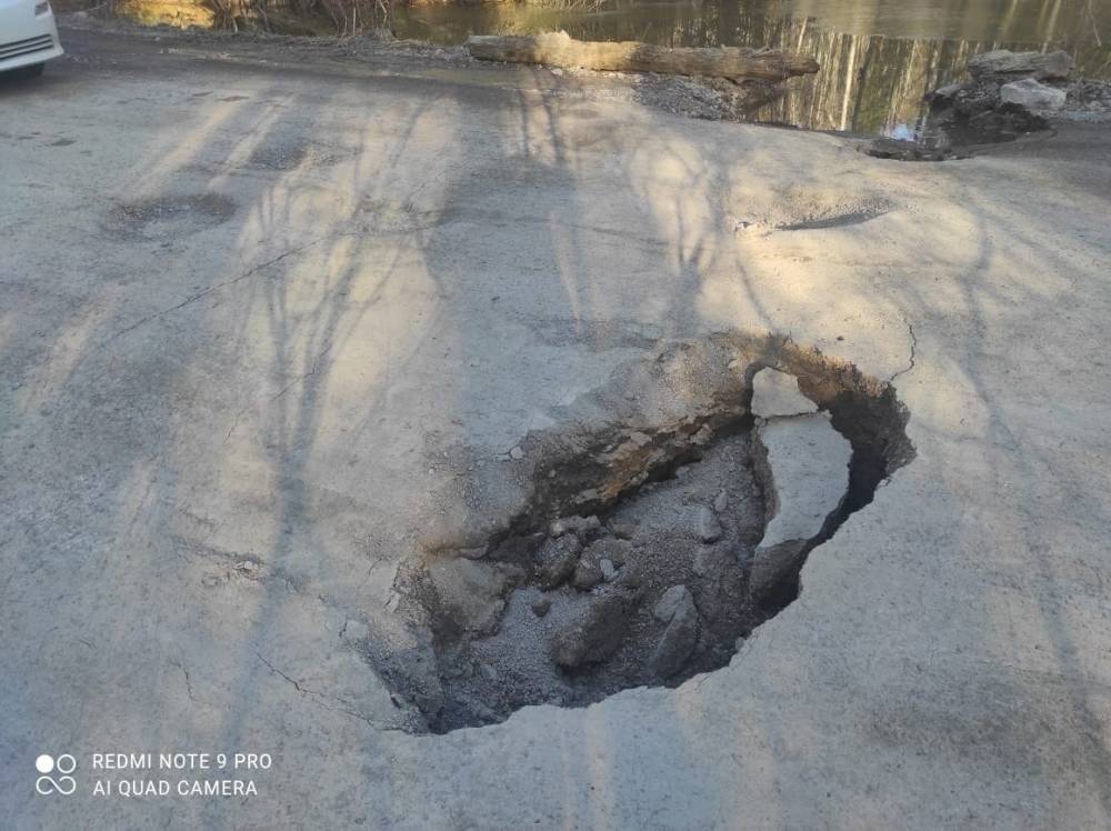 В туристическом центре Челябинской области снова разрушается дорога