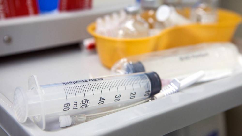 Власти Подмосковья одобрили обязательную вакцинацию для работников сферы услуг