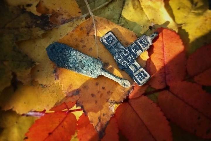 Копоушку и нательный крест нашли псковские археологи