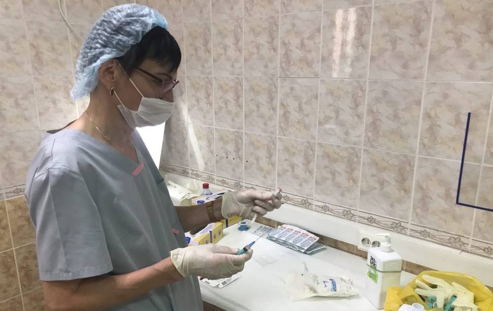 Обязательную вакцинацию для работников сферы услуг ввели в одном из регионов России