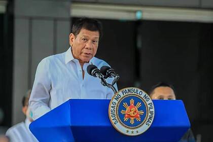 Президент Филиппин предложил делать прививки противникам вакцинации во сне