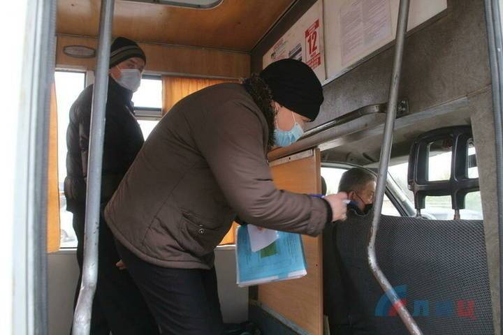 В луганских маршрутках проверяют наличие масок