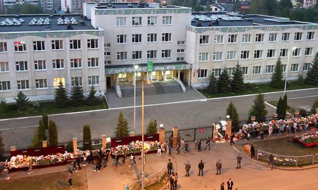 Родители учащихся казанской гимназии, где в мае произошла стрельба, попросили закрыть дело против директора