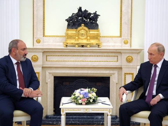 Пашинян на личной встрече с Путиным посетовал на то, что конфликт Нагорном Карабахе урегулирован не до конца