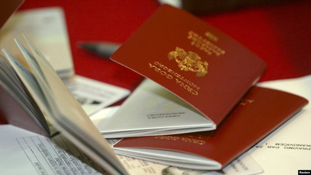 Черногория раскрыла имена россиян с "золотыми паспортами"