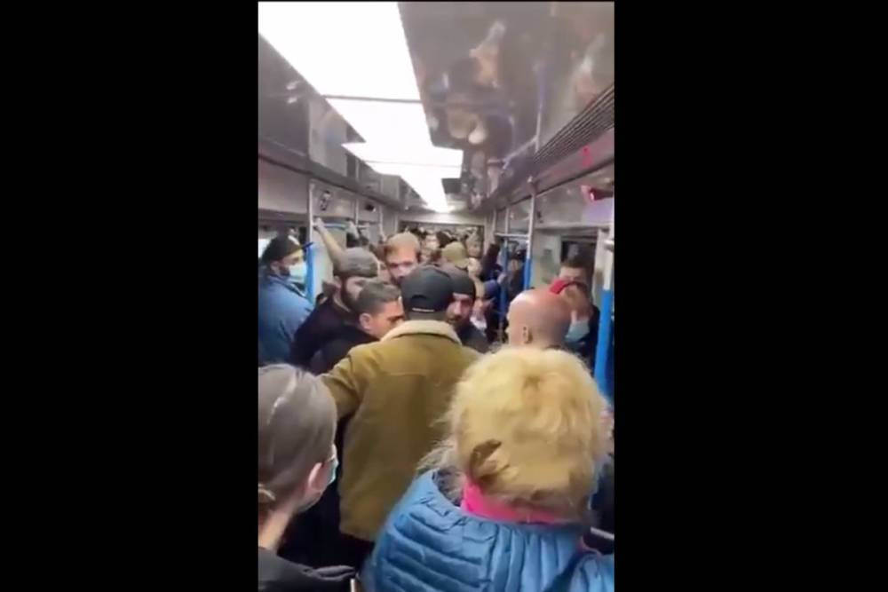 В метро Москвы чуть не повторилось избиение пассажиров кавказцами
