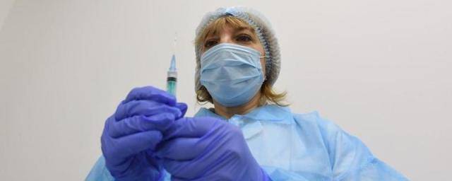 Минздрав получит заключения по вакцине от ковида для подростков в течение двух недель