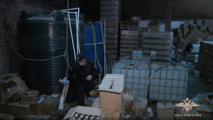 Более 23 тысяч бутылок контрафактного алкоголя обнаружили во Владимирской области