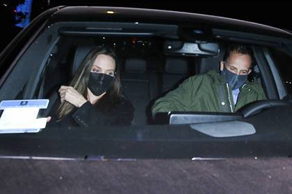 Анджелину Джоли заметили на ночном свидании с бывшим мужем
