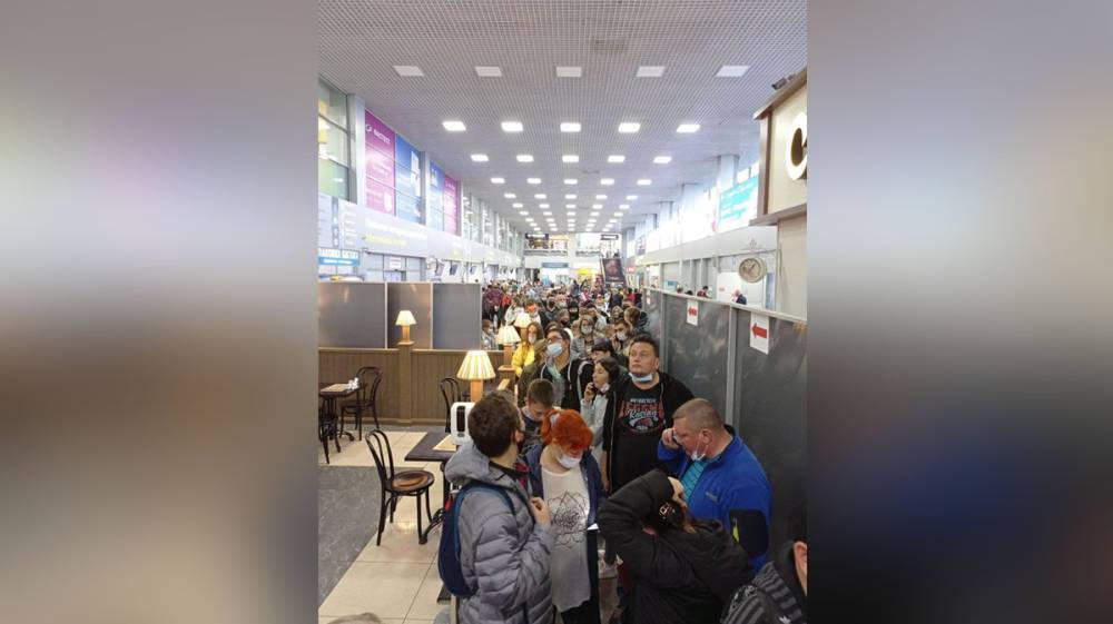 Воронежцы пожаловались на давку в аэропорту из-за задержки рейса в Турцию