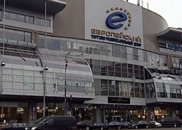 ГИБДД Москвы заинтересовалась роликом с дрифтом на тротуаре у ТЦ «Европейский»