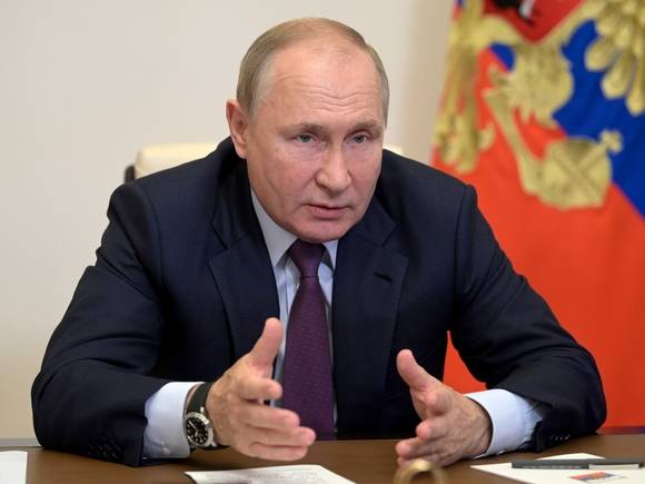 Путин назвал заявления, что Россия использует энергетику как оружие, «политически мотивированной болтовней»