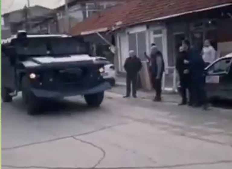 Обострение на севере Косово: силовики открыли огонь из автоматов, десятки раненых