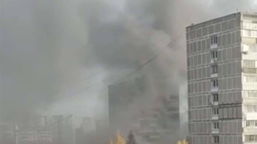 Пожар произошел в новостройке на Болотниковской улице в Москве
