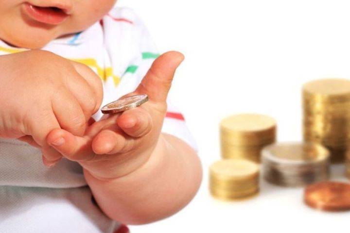 Дагестанцы получили по 10 000 рублей за пятого ребенка