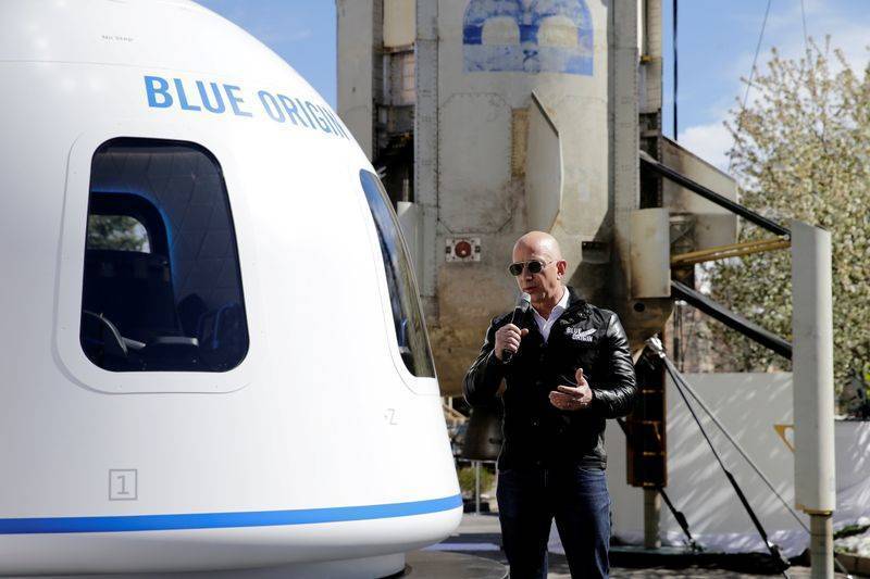 Blue Origin успешно запустила Уильяма Шетнера в космос