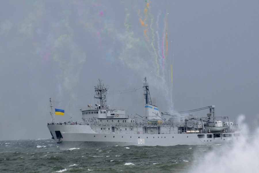 В Черном море терпит бедствие украинский корабль
