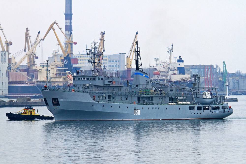Корабль ВМС Украины тонет в Черном море