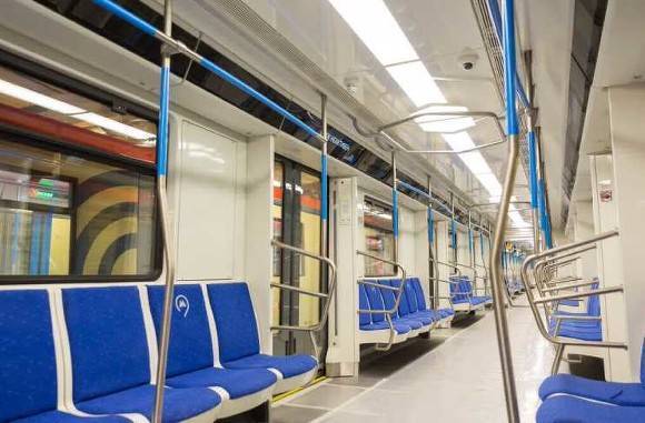 Необычные окна появились в поездах московской подземки