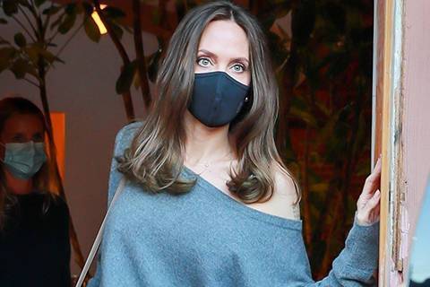 Анджелина Джоли встретилась с поклонниками на следующий день после свидания с бывшим мужем Джонни Ли Миллером