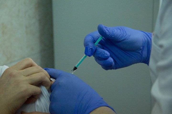 Обязательная вакцинация началась в Новосибирской области