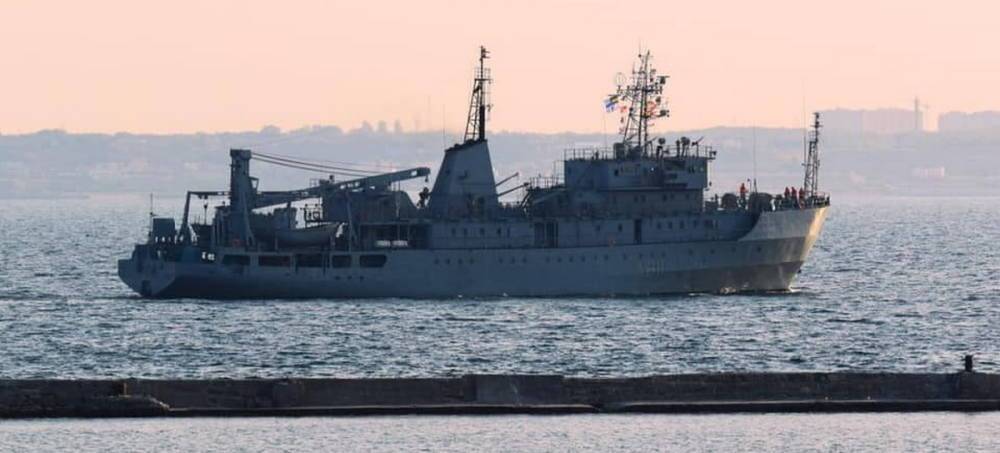 Позор ВМСУ: Прошедший ремонт корабль потерял ход, экипаж...
