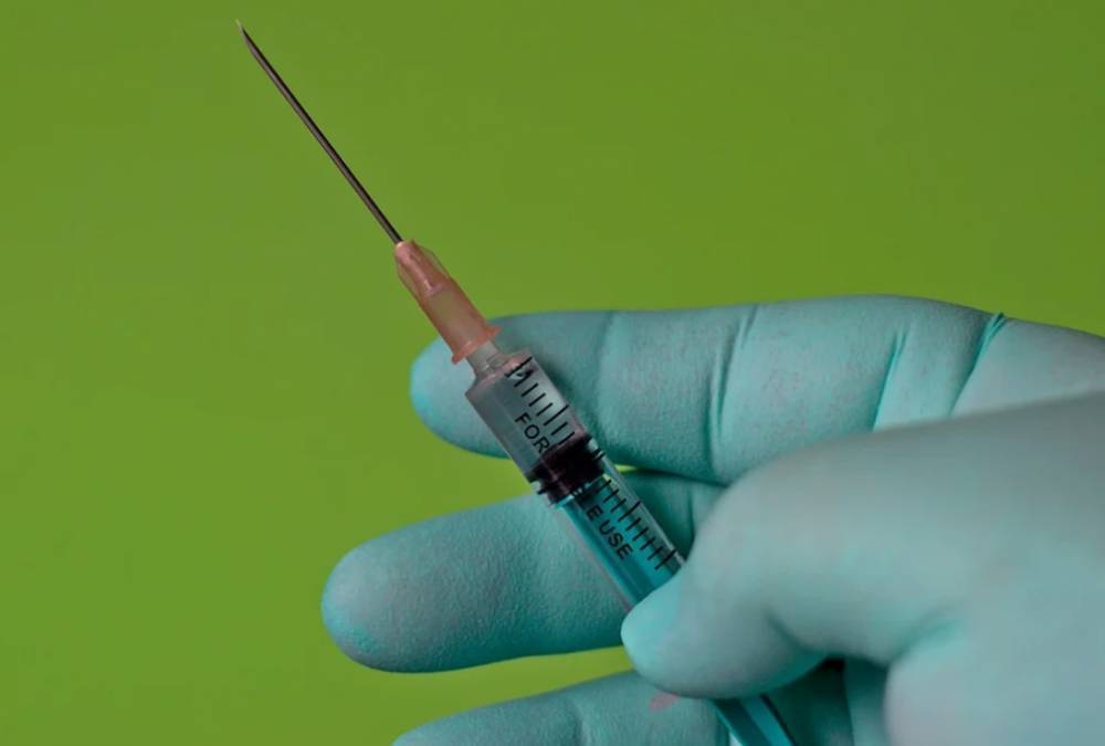 Прививки от дифтерии коклюша и столбняка липчанам будут делать канадским препаратом