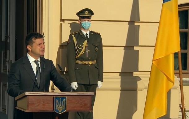 Зеленский поздравил защитников и защитниц Украины