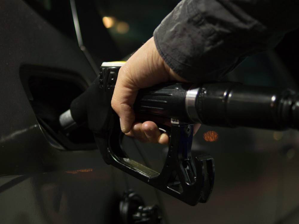 Почти в 55 российских регионах отмечен рост цен на бензин