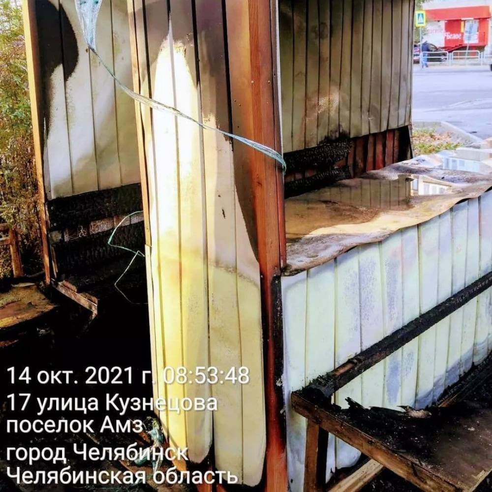 В Челябинске ночью сожгли прилавок для садоводов. Администрация подозревает бизнесменов