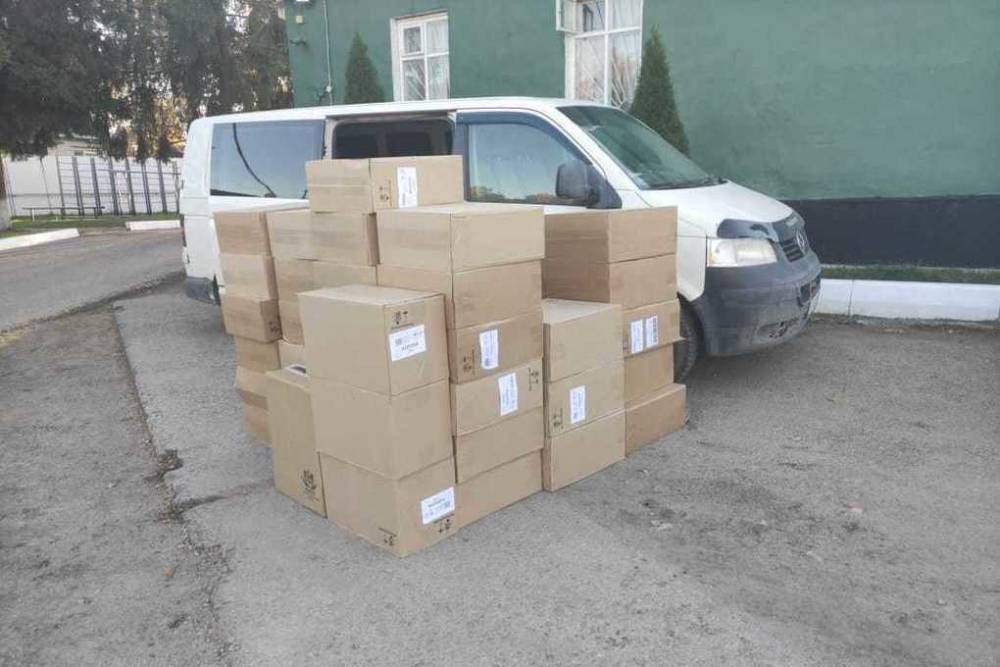 Псковские пограничники пресекли незаконный ввоз более 15 тысяч пачек сигарет