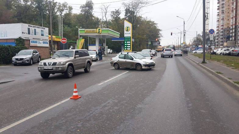 На улице Вересаева в Ростове-на-Дону столкнулись две машины
