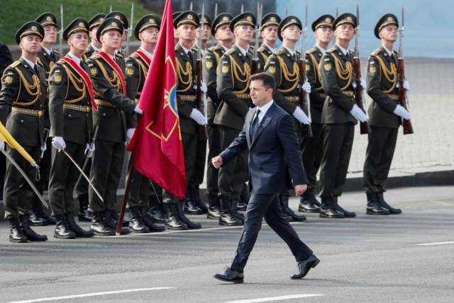 Зеленский поздравил военнослужащих с Днем защитников и защитниц Украины