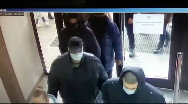В Екатеринбурге раскрыли нападение на девушку в ТЦ "Дирижабль"