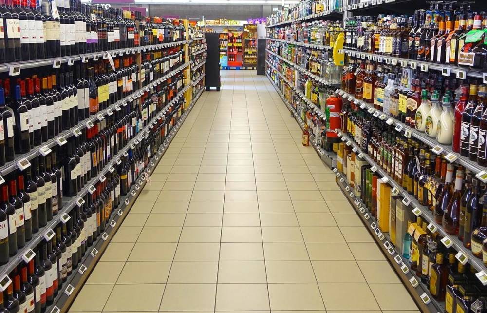 Алкоголь в России предложили продавать только по QR-кодам