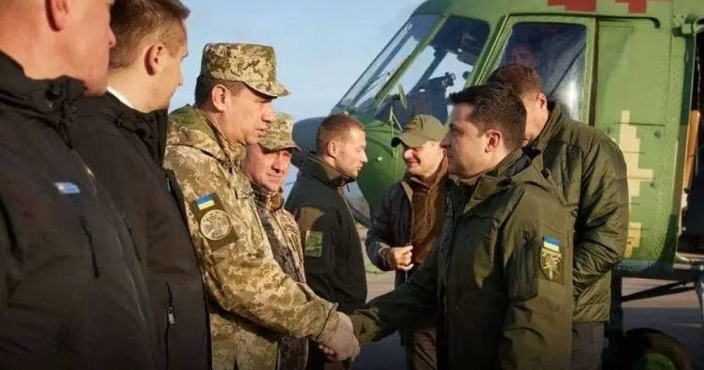 Зеленский пообщался с военными в зоне ООС и передал им ценные подарки