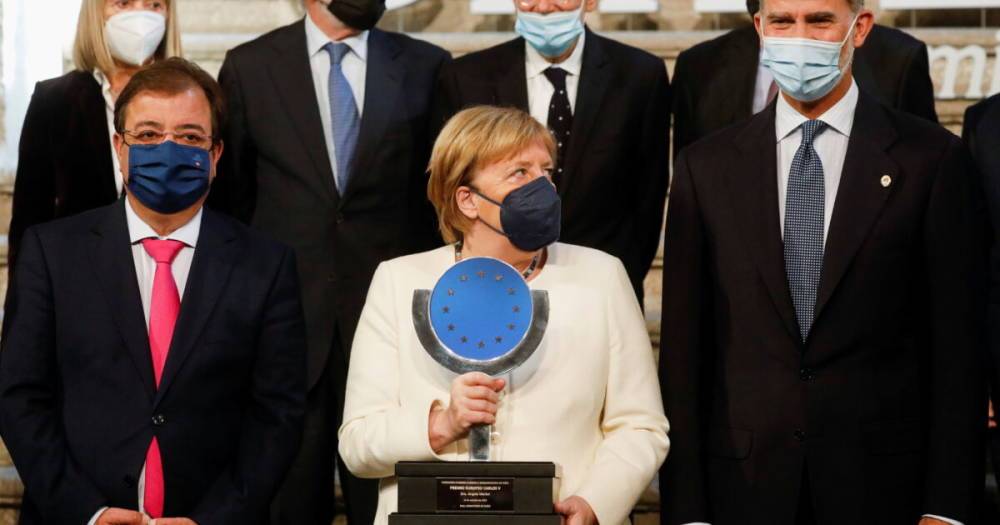 За вклад в объединение Европы Меркель получила европейскую премию имени Карла V