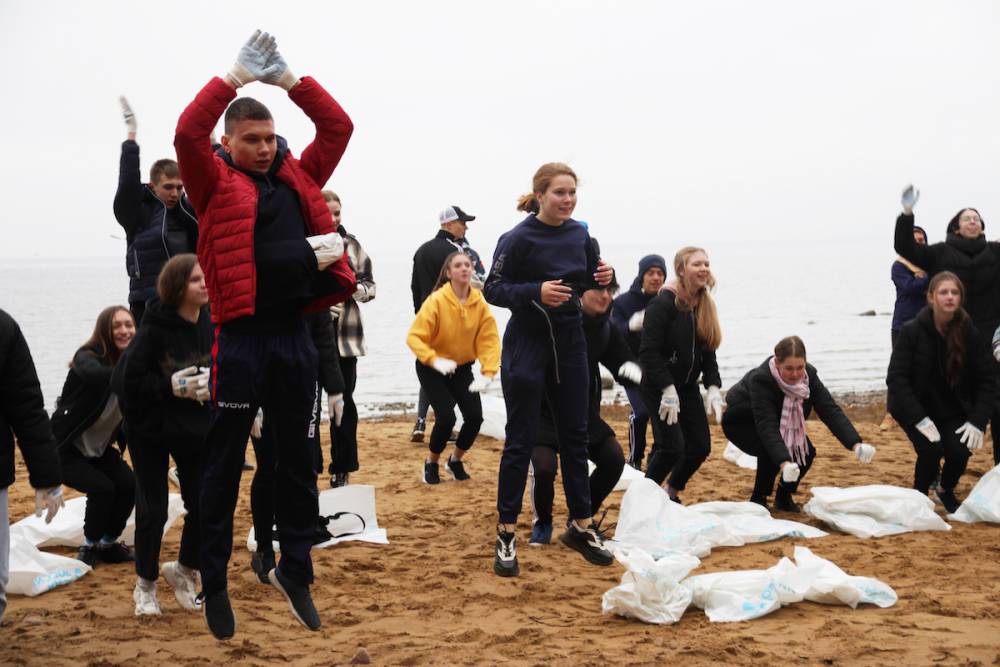 Петербуржцы убрали с берега Финского залива три тонны мусора во время плоггинг-забега