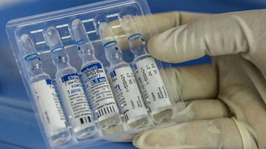 Центр Гамалеи направил документы на постоянную регистрацию вакцины «Спутник V»