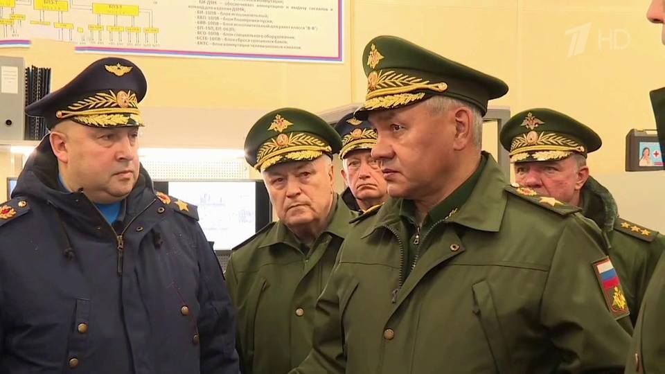 Сергей Шойгу проверил уровень подготовки в Военно-воздушной академии имени Жуковского и Гагарина в Воронеже
