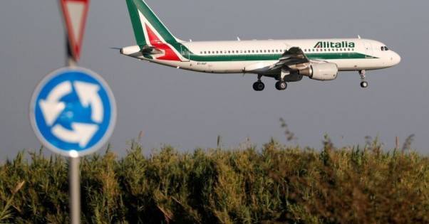 Крупнейшая итальянская авиакомпания прекращает свое существование из-за пандемии